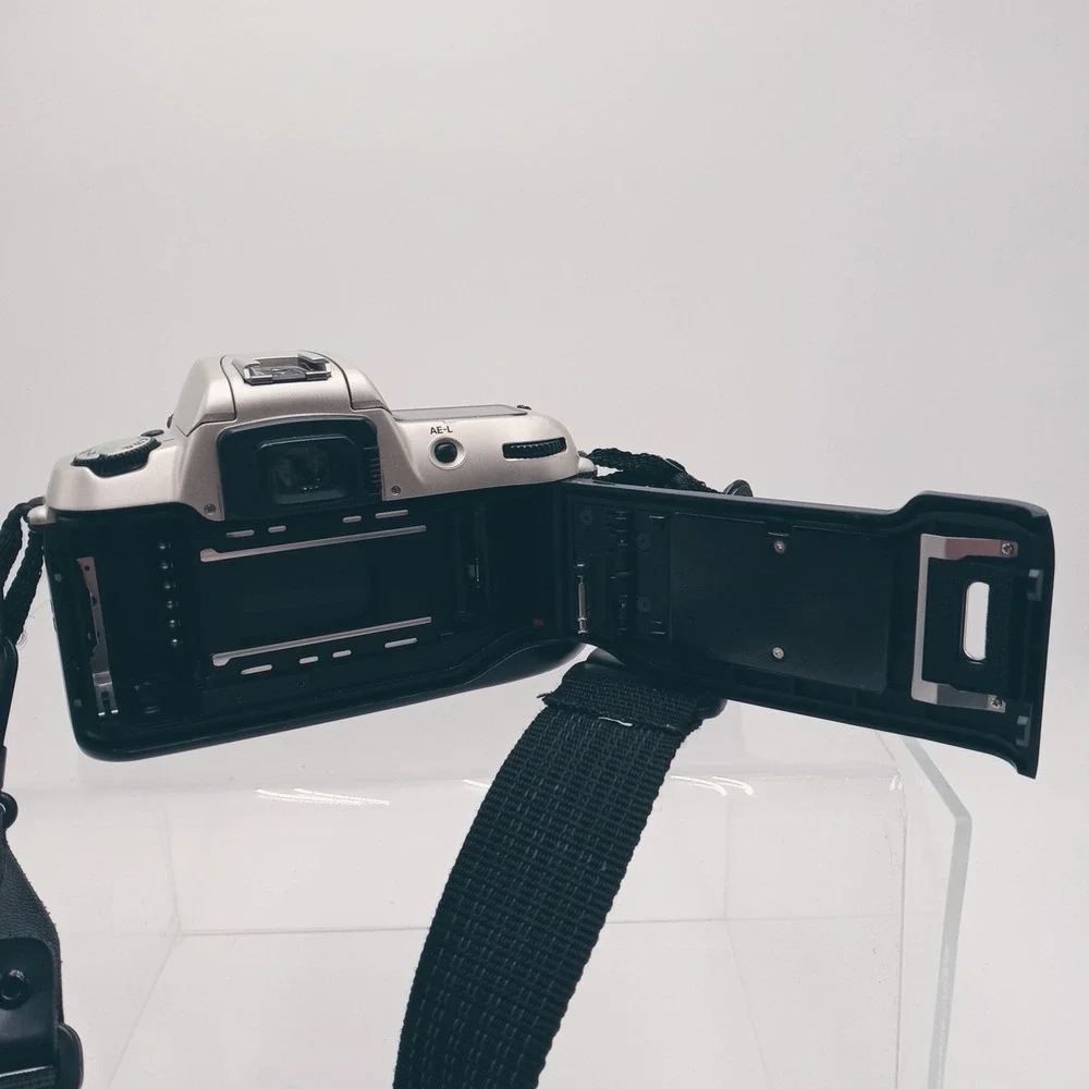 USED Nikon N60 35mm Camera w/ 20-80mm‎ Lens and Accessories